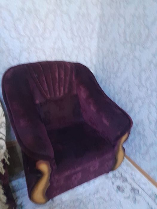 Продам диван с креслами