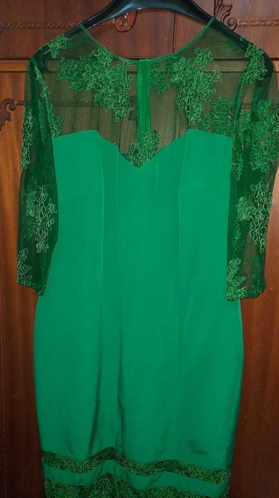 Vand rochii de ocazie,noi fara eticheta.mai multe relatii la tel.