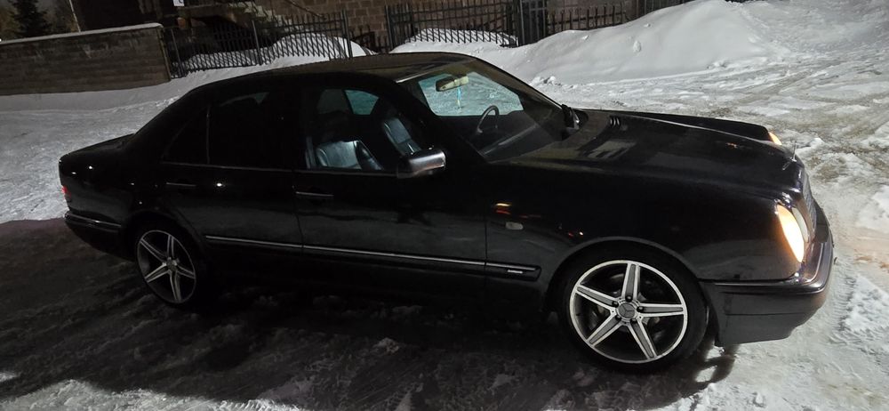 Продам мерседес 210