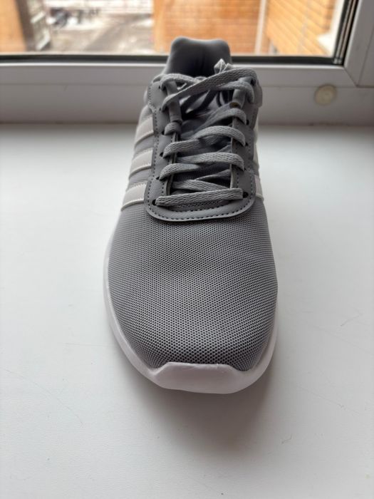Кроссовки Adidas. Серые 40.5