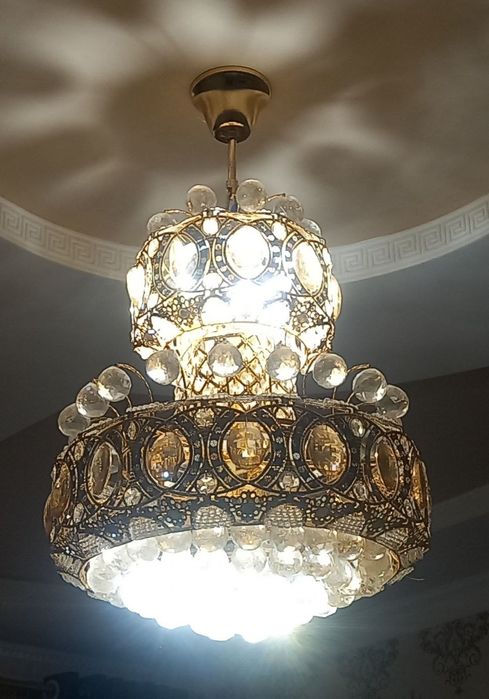 продаётся люстра