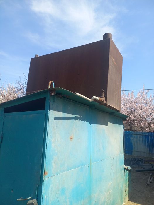 Продам железную емкость, объем 4 куба,с