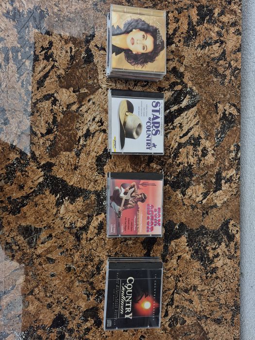 Vând 17CD muzica Country, salsa,grecesca,mixta  artisti internationali