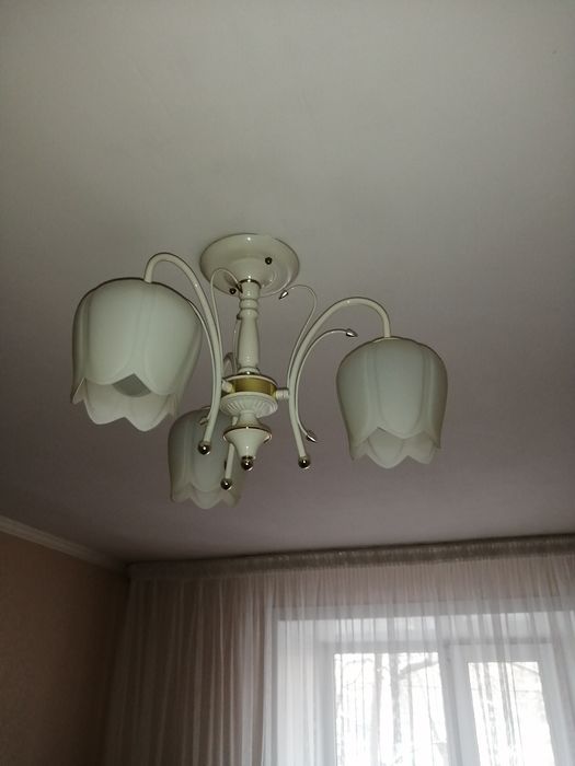 Продам люстры в хорошем состоянии