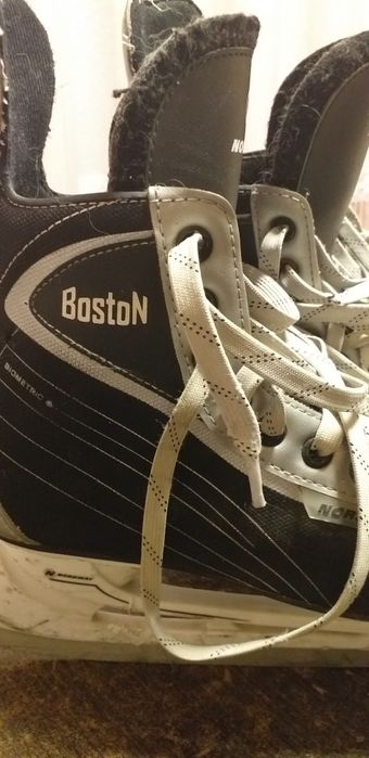 Продам хоккейные коньки