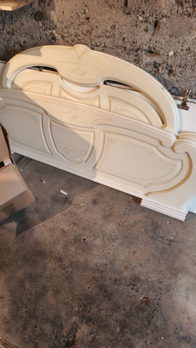 Спальный кровать