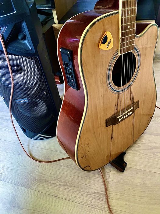 гитара акустика с колонкой