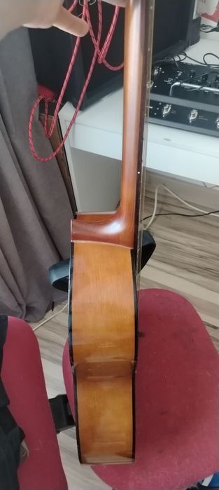 Продам классическую гитару