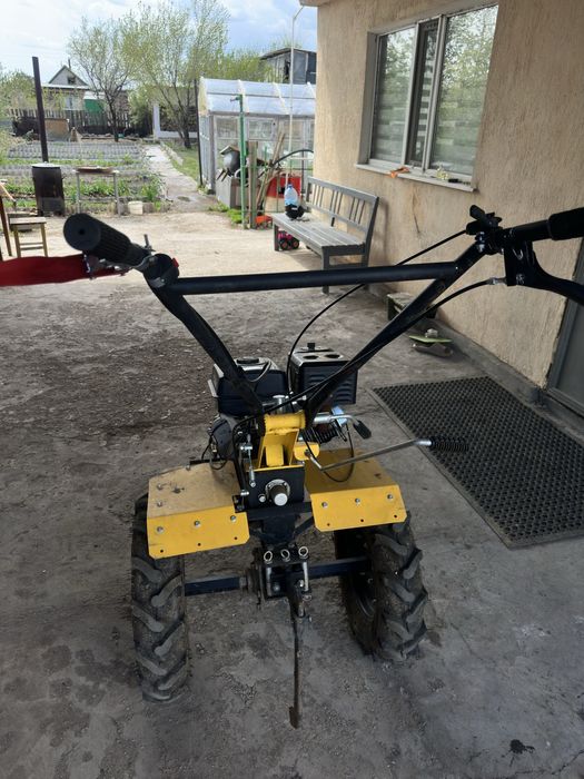 Продам культиватор Huter