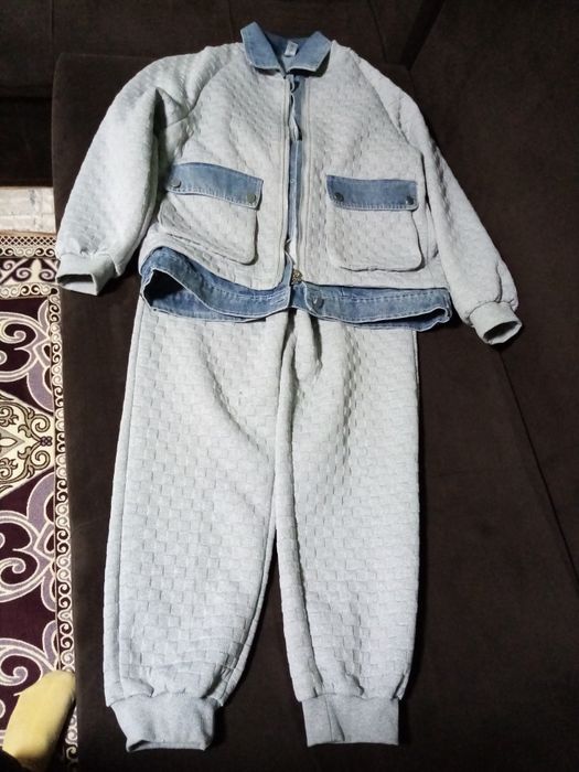 Продам костюм 2 ка и куртку