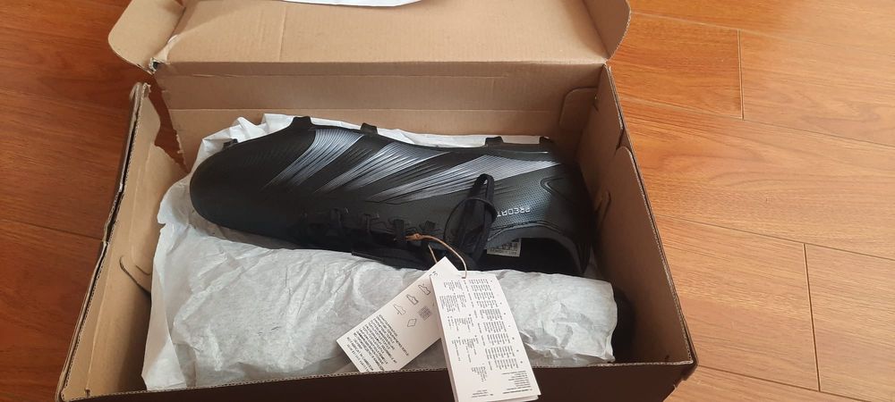 Vând ghete de fotbal adidas predator mărimea 45 1/3