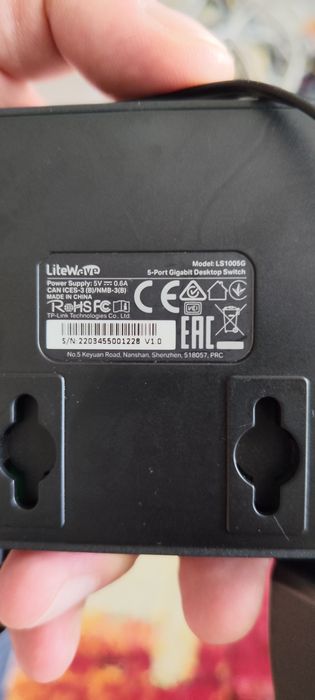 3 Switchuri Gigabit