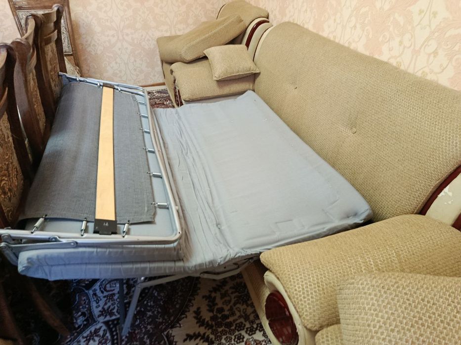 Раскладной диван и две кресла
