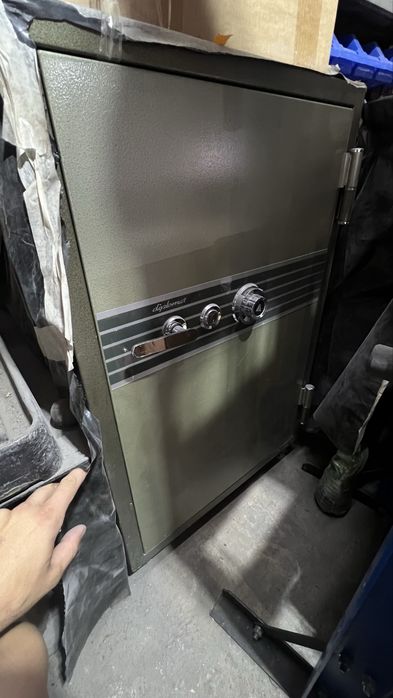 Продам сейф diplomat