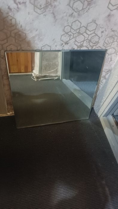 Продаются зеркала советские, в нормальном состоянии.