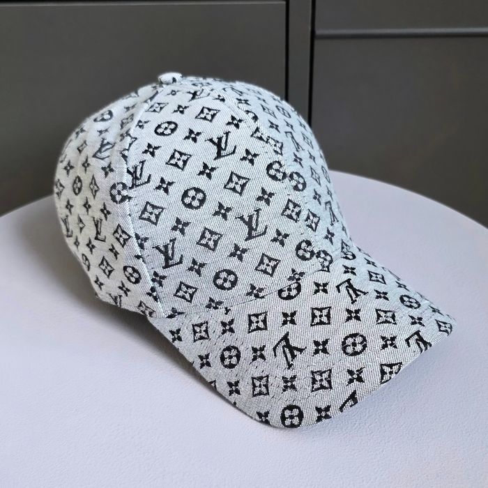 Шапка с козирка унисекс