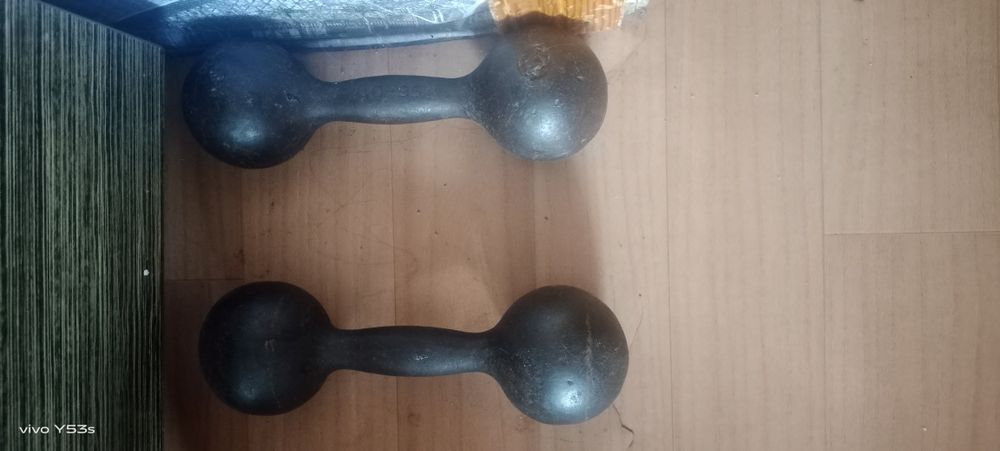 Продам гантели 5кг