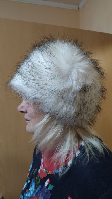 Дамска зимна  шапка от изкуствен косъм