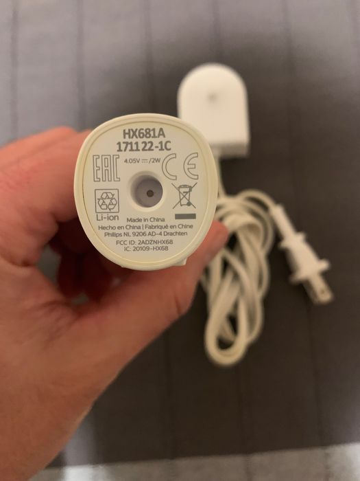 Електрическа четка за зъби Phillips Sonicare HX681A