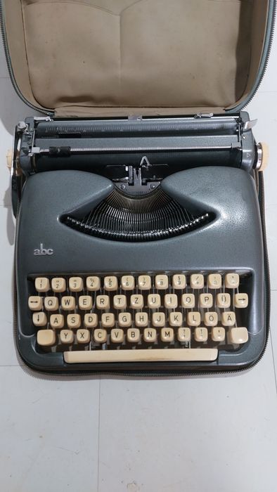 mașină scris ABC