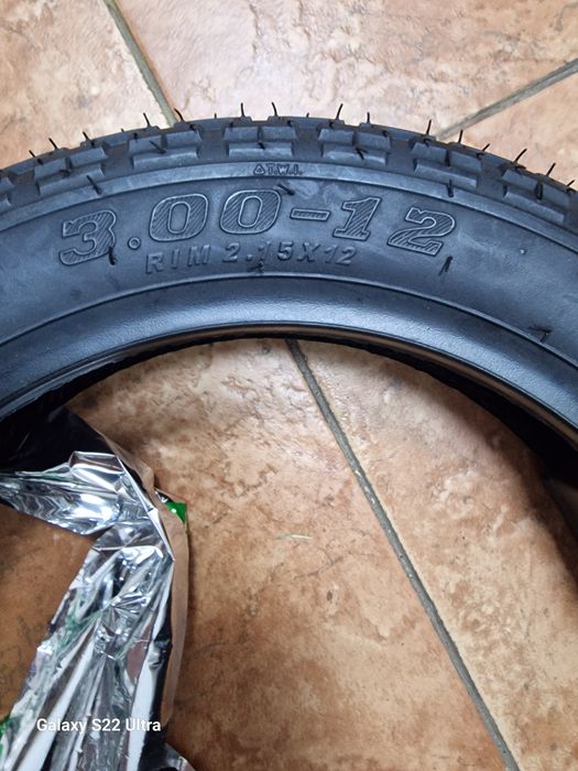 Cauciuc tricicleta electrica 300x12