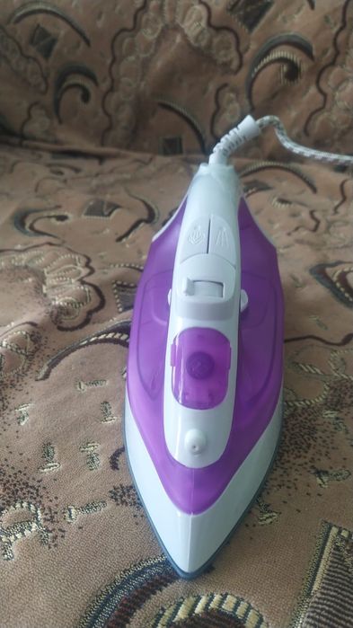 Продам Утюг в хорошем состоянии