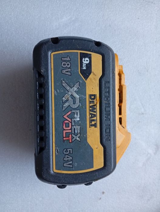 Acumulator dewalt 18 v defect