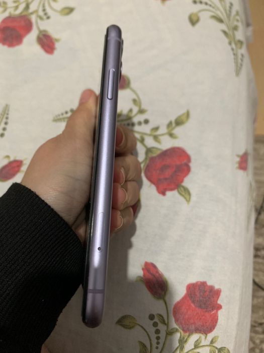 Vând iPhone 11 în stare bună de funcționare.