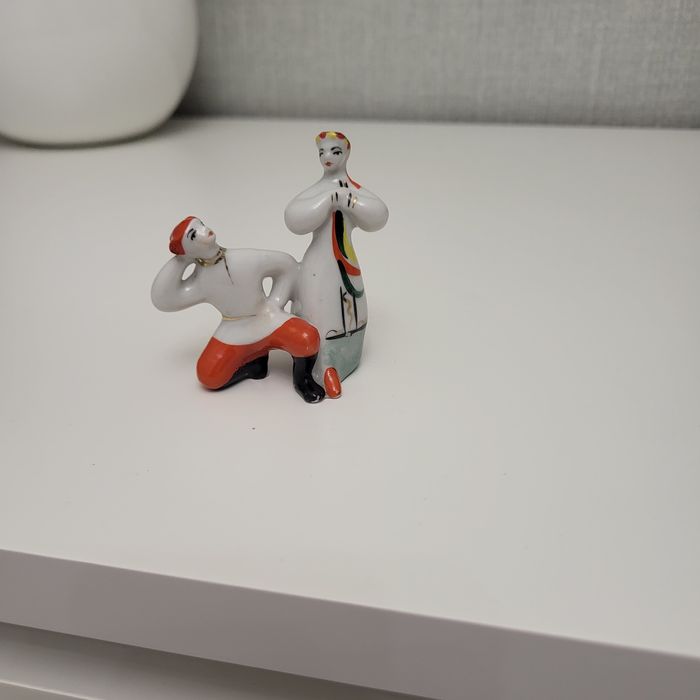 Фарфоровая статуэтка Танец гопачок