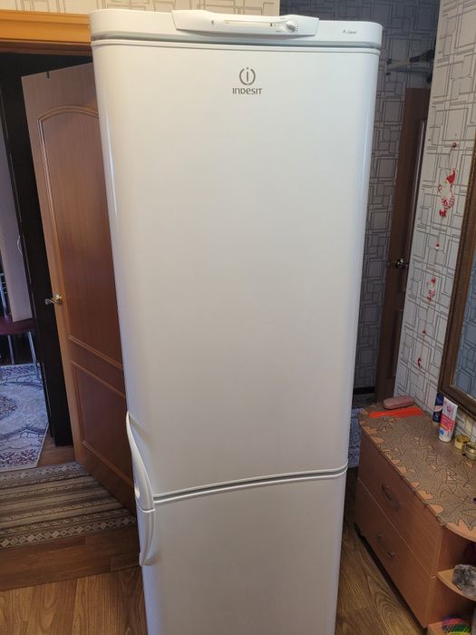 Холодильник Indesit