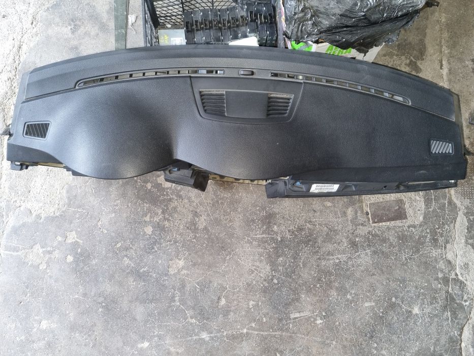 Plansa bord bmw e90 e91 e92 e93 cu gauri pentru suporți de pahare