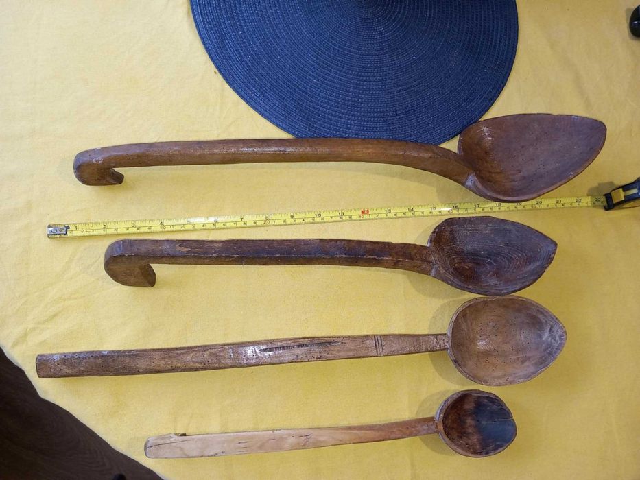 Стари големи дървени лъжици