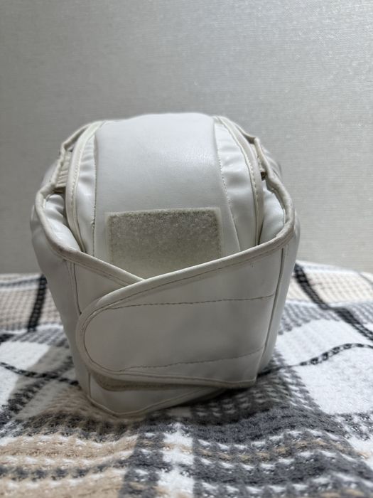 Шлем для единоборотств с сеткой