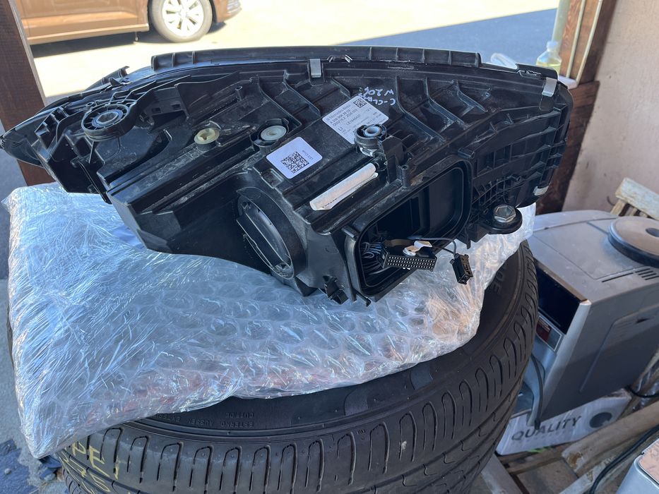 Фар Mercedes C class W206