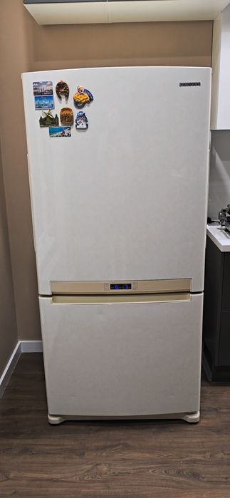 Продам большой холодильник Samsung (обьем 471 литр) модель RL61ZBVB