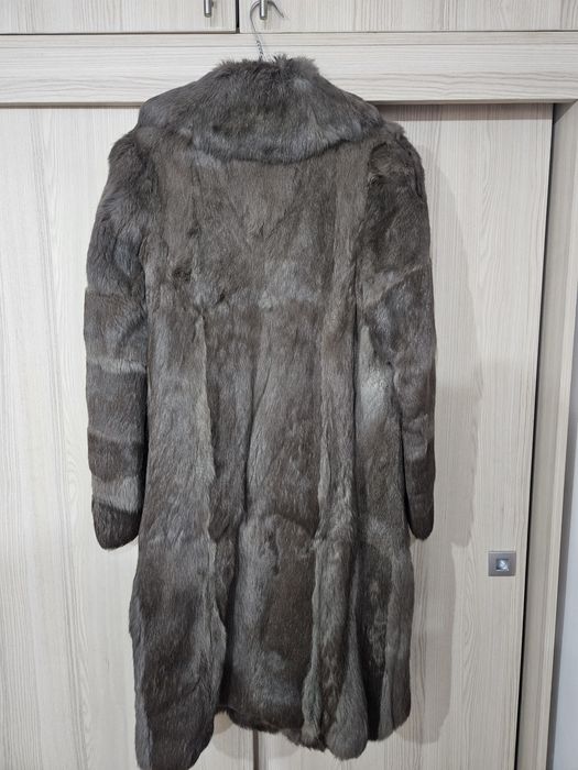 Blana naturala pana sub genunchi.