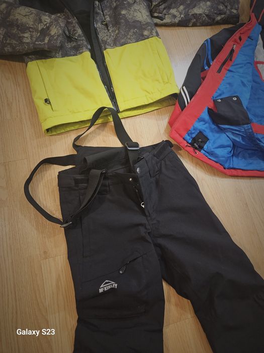 Costum Ski Waterproof. 8 ani .300 lei