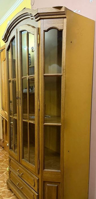 Продам сервант красивый