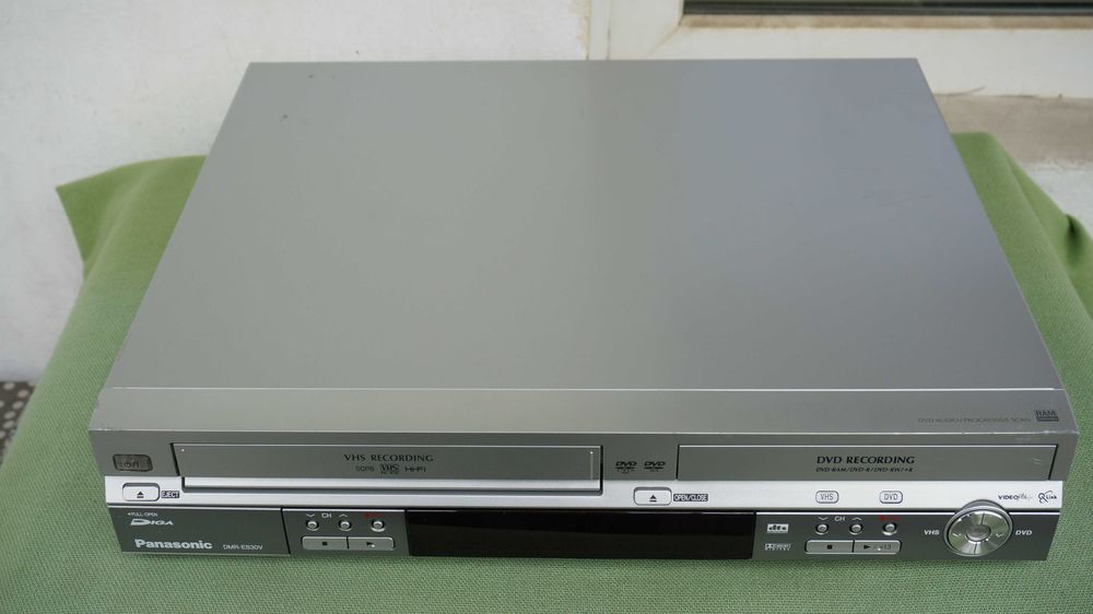DVD recorder combo cu VHS Panasonic DMR-EV30 SQPB