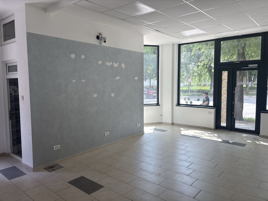 Spatiu comercial 60 Mp la soseaua principala Pascani
