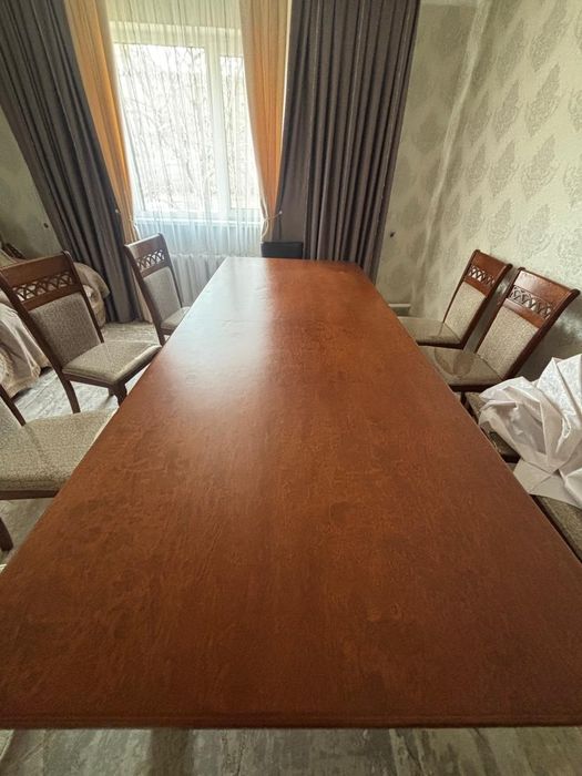 Срочно продам стол для гостиной