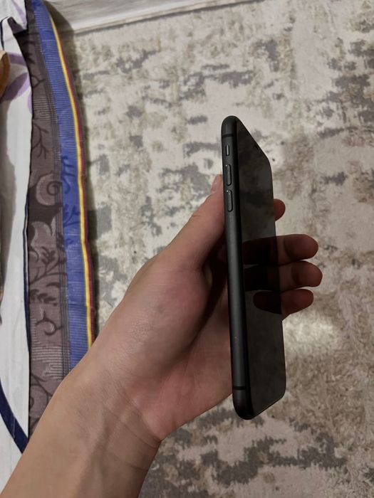 Продам 11 айфон в идельном состоняние