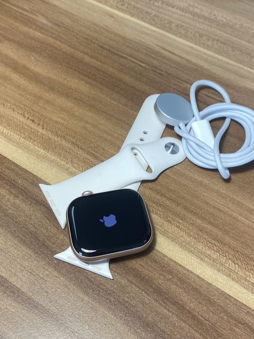 Apple Watch Seria 11 / 46 mm / Rose Gold / GPS / Cod produs: MF77