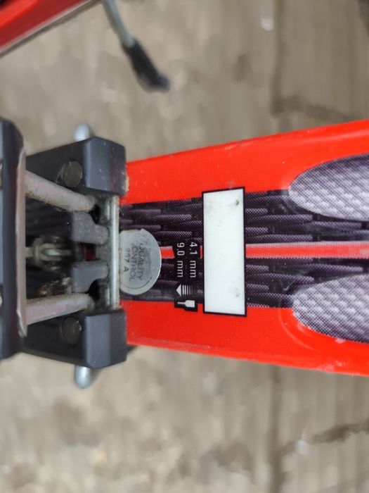 Два вида използвани ски