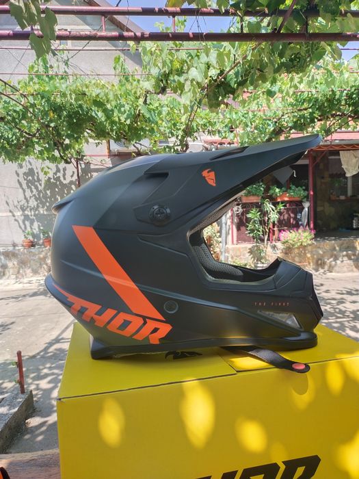 Vând casca și ochelari moto Thor