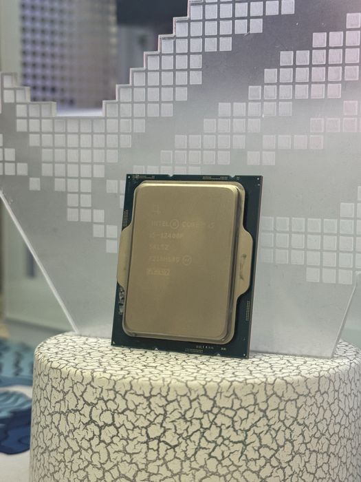 Процессор Intel i5 12400F