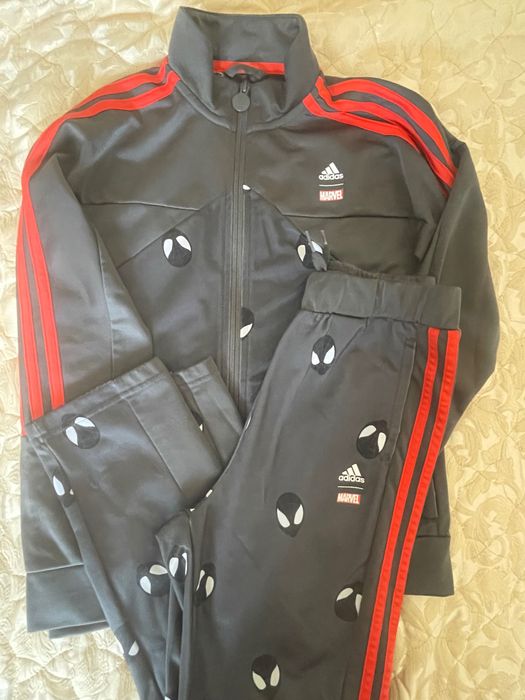 Спортен екип Adidass