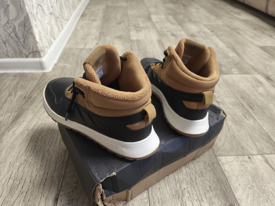 Кроссовки Adidas зимние