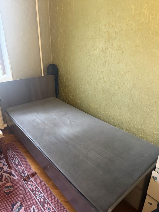 Кровать спальная