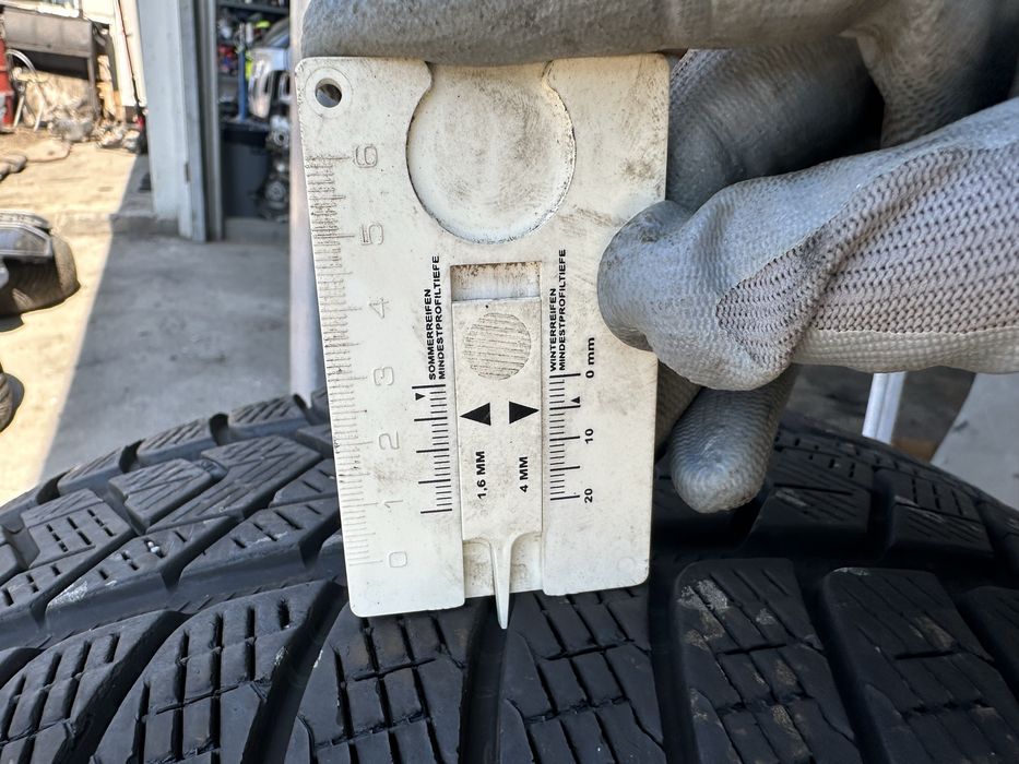 235/65/19 зимни гуми 2 бр Pirelli Scorpion 5-6мм